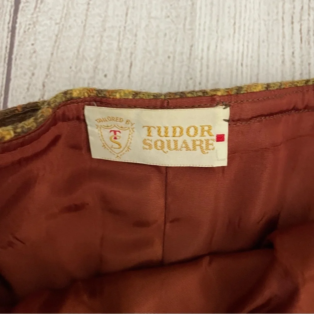 VINTAGE 1970s Tudor Square Women’s A-Line Skirt Checkered Plaid Gold Brown Tan
